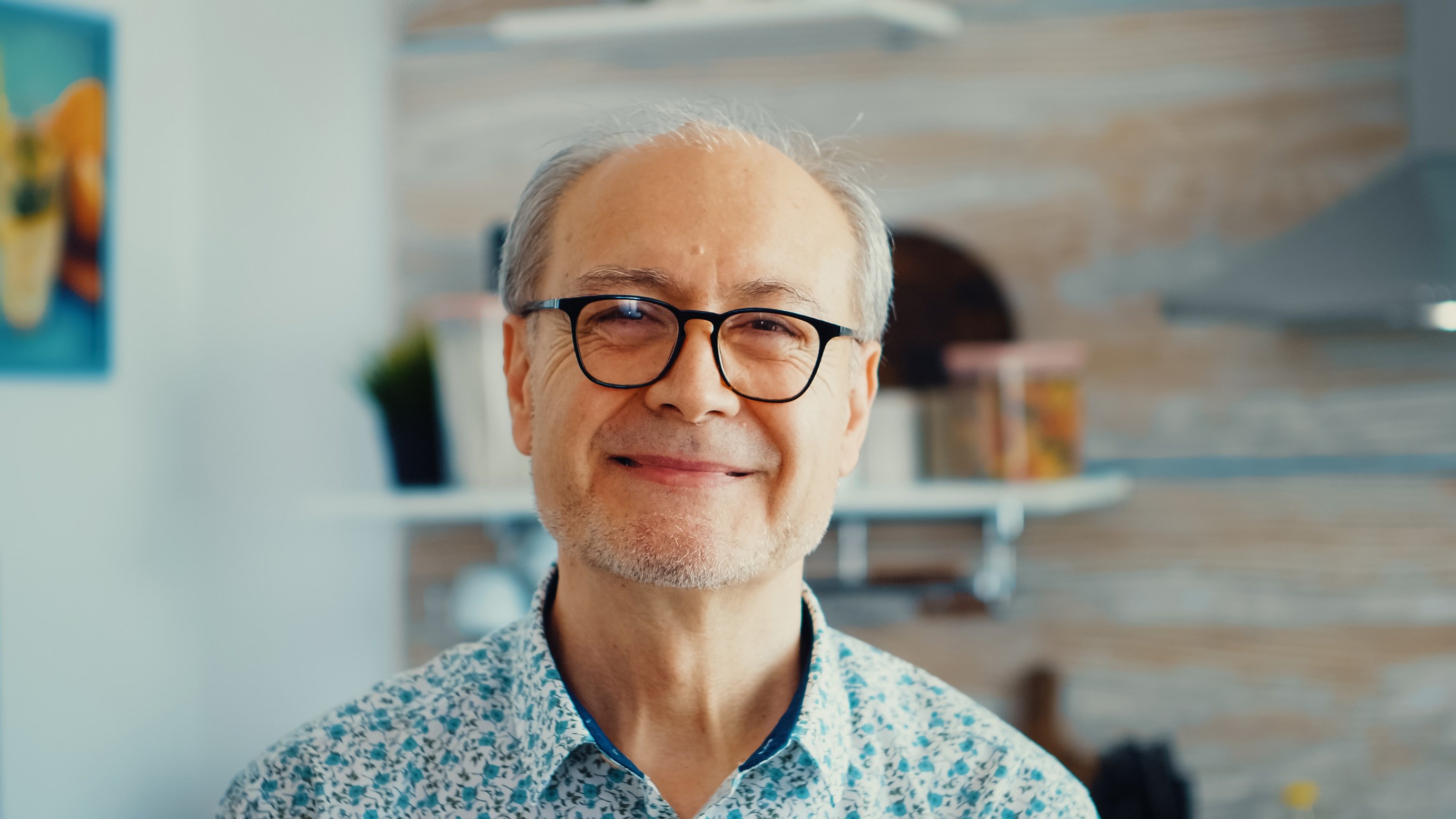 Tevreden klant van Polderse Sloten Portret van een tevreden klant van Polderse Sloten na een professionele service voor sloten, veiligheid en beveiliging.